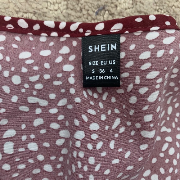 Burgundy fake button ruffle dress - Picture 5 of 6